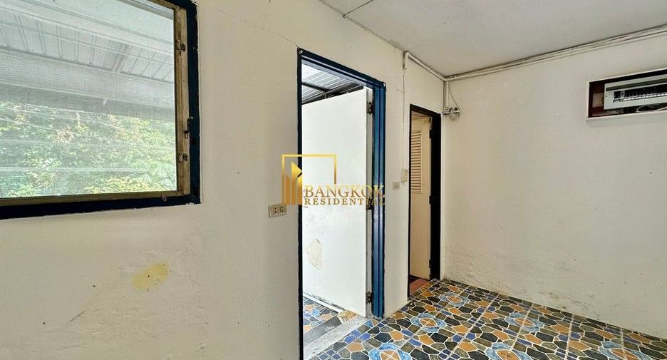 For rent 2 bedrooms townhouse in Yan Nawa, Bangkok
