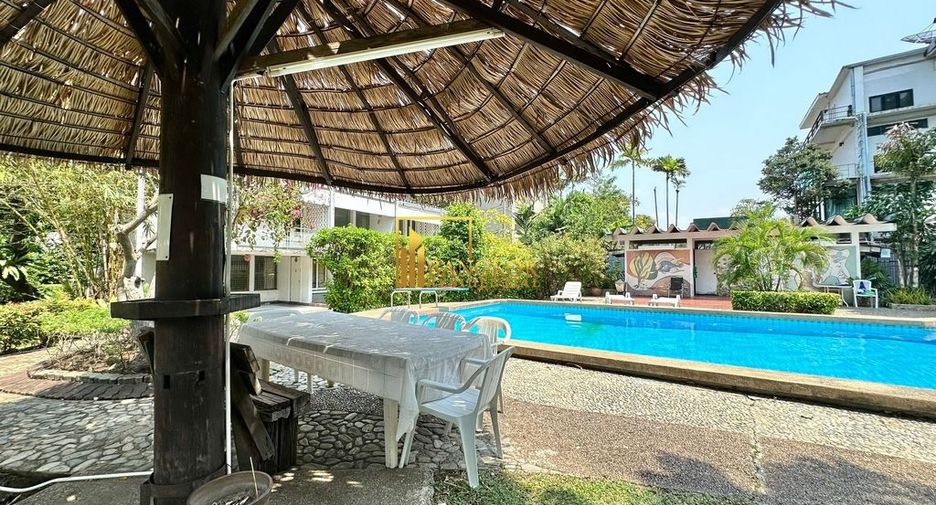 For rent 2 bedrooms townhouse in Yan Nawa, Bangkok
