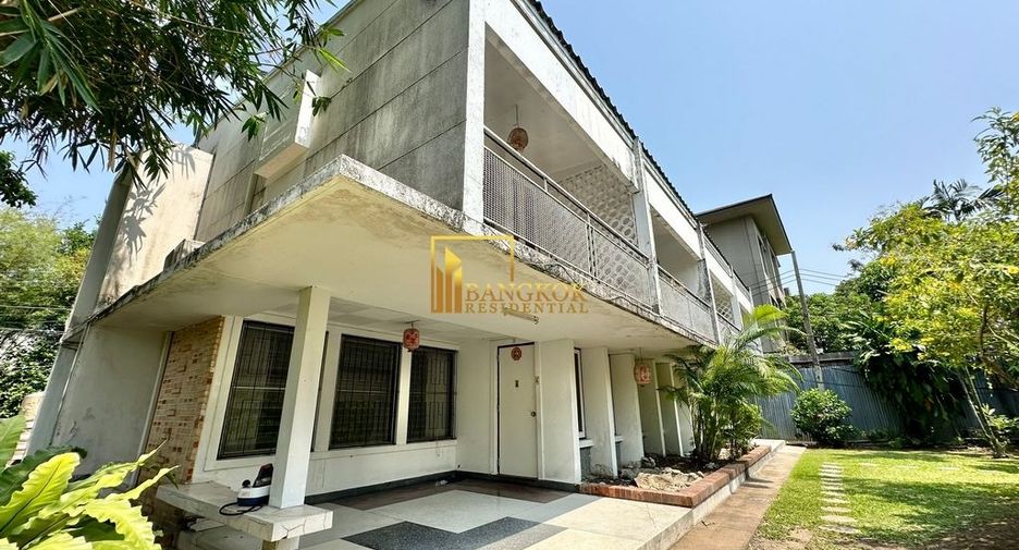 For rent 2 bedrooms townhouse in Yan Nawa, Bangkok