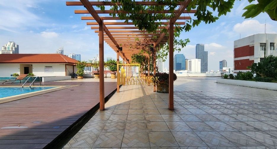 For rent 2 bedrooms condo in Watthana, Bangkok