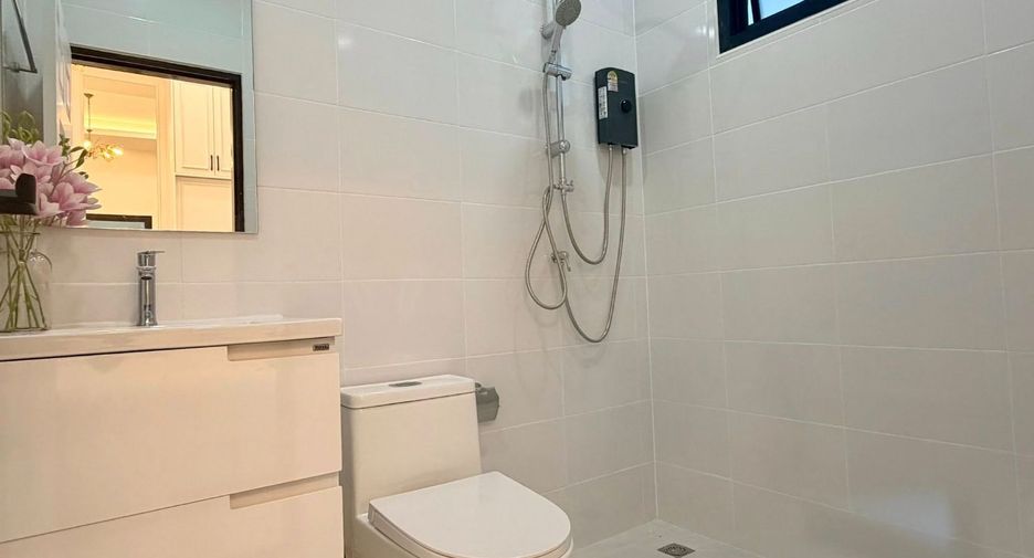 Продажа 3 спальни дом в Саттахип, Чонбури
