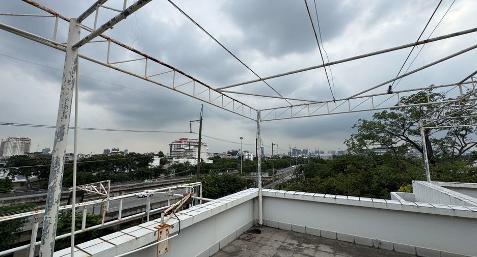 For rent retail Space in Wang Thonglang, Bangkok