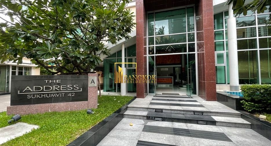 For rent 2 bedrooms condo in Khlong Toei, Bangkok