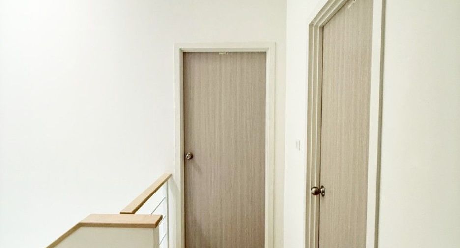 Casa adosada en venta de 3 habitaciones en Mueang Pathum Thani, Pathum Thani