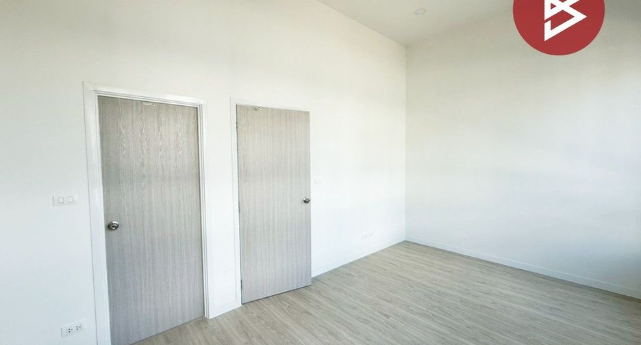 Casa adosada en venta de 3 habitaciones en Mueang Pathum Thani, Pathum Thani