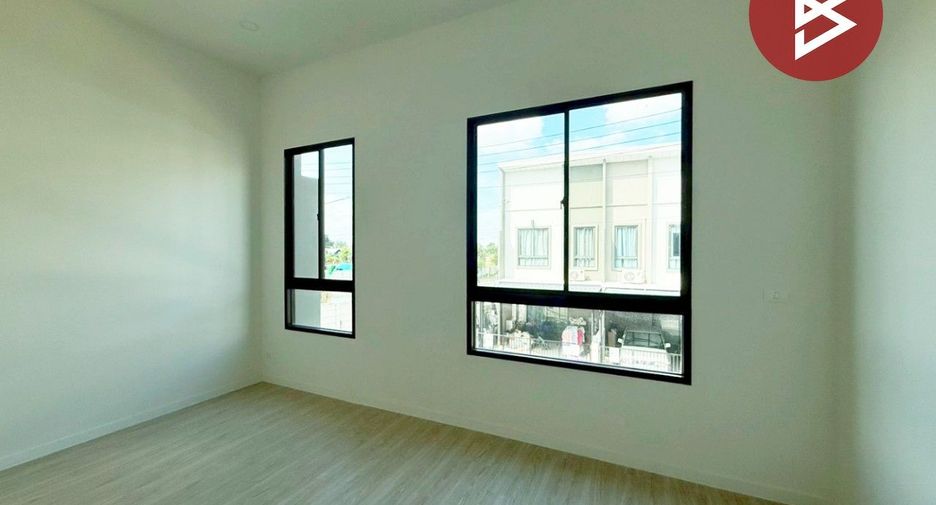 Casa adosada en venta de 3 habitaciones en Mueang Pathum Thani, Pathum Thani
