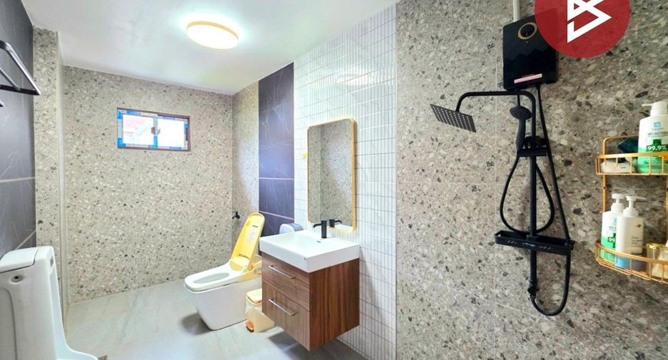 Casa en venta de 3 habitaciones en Si Racha, Chonburi