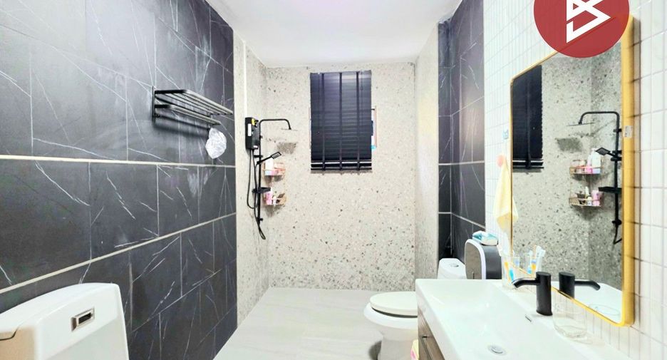 Casa en venta de 3 habitaciones en Si Racha, Chonburi