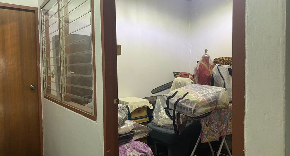 Casa adosada en venta de 3 habitaciones en Min Buri, Bangkok