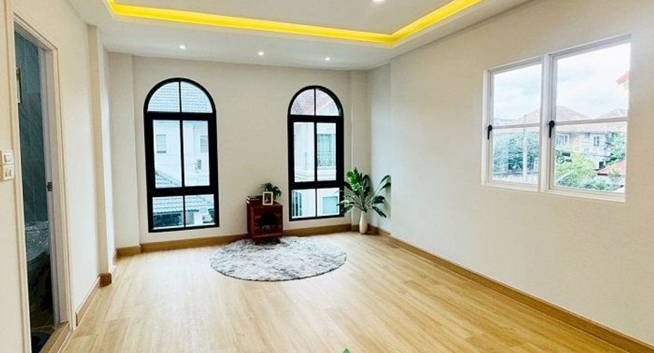 Haus zum Kauf mit 4 Zimmer in Sai Mai, Bangkok