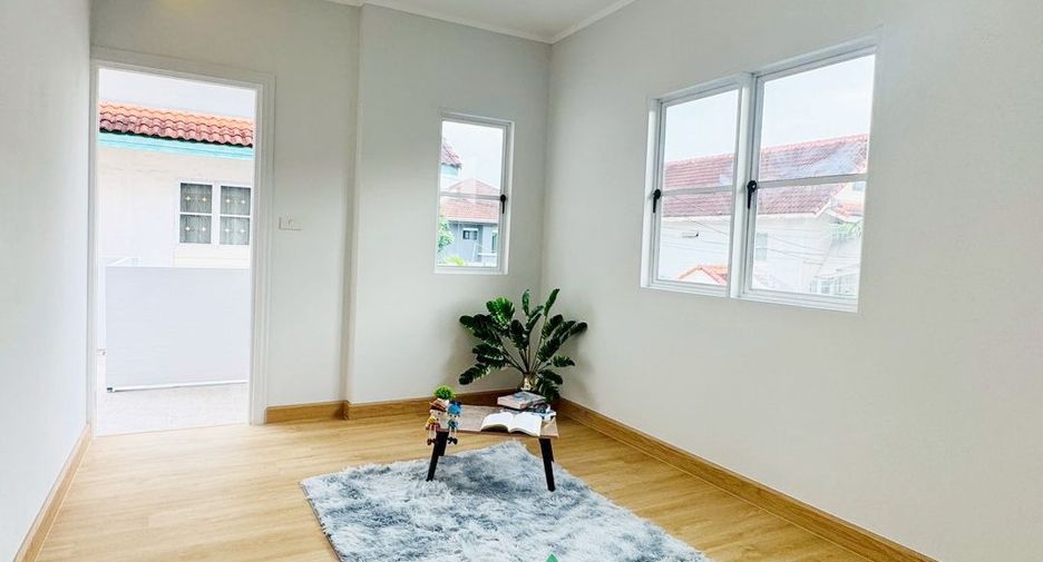 Haus zum Kauf mit 4 Zimmer in Sai Mai, Bangkok