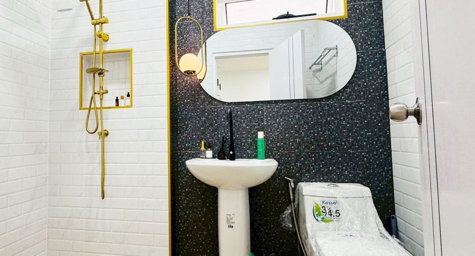 Haus zum Kauf mit 4 Zimmer in Sai Mai, Bangkok