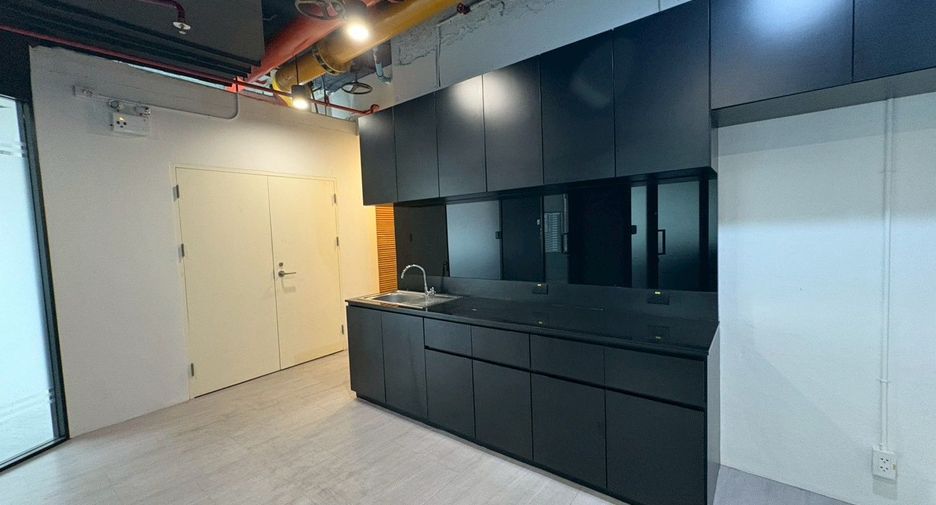For rent office in Khlong Toei, Bangkok