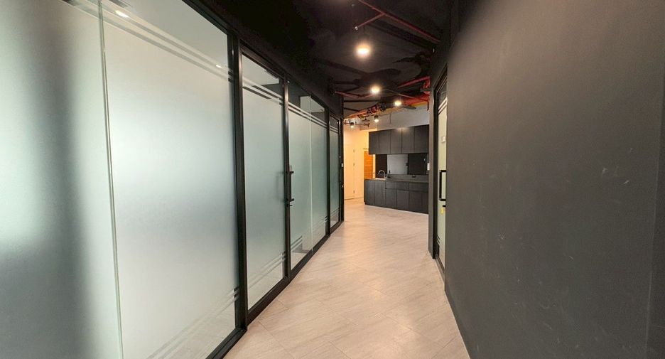 For rent office in Khlong Toei, Bangkok