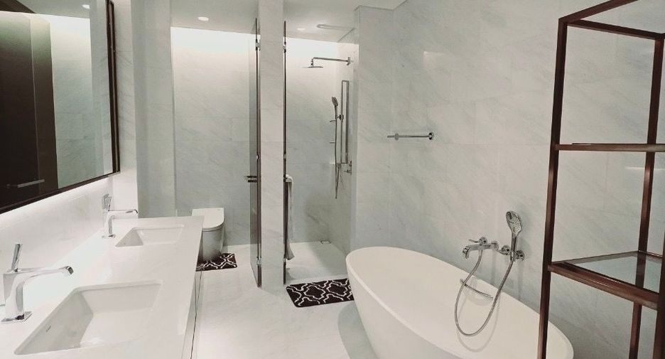 À louer 2 chambres condo à Pathum Wan, Bangkok