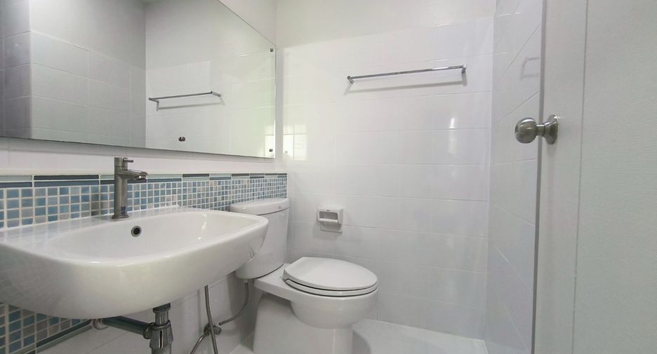 For rent 2 bedrooms townhouse in Bang Phli, Samut Prakan