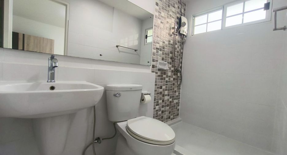 For rent 2 bedrooms townhouse in Bang Phli, Samut Prakan