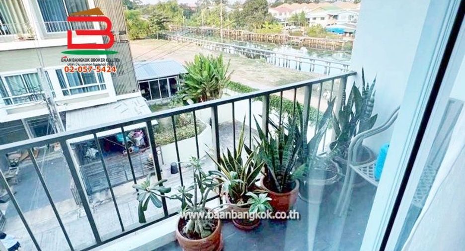 For sale 3 bedrooms townhouse in Saphan Sung, Bangkok