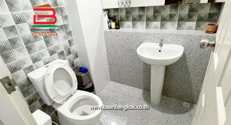 For sale 3 bedrooms townhouse in Saphan Sung, Bangkok