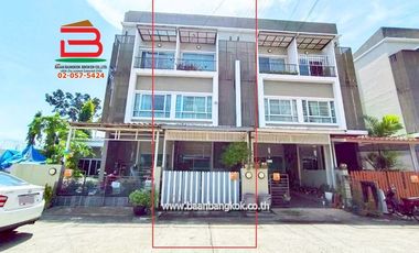 For sale 3 bedrooms townhouse in Saphan Sung, Bangkok