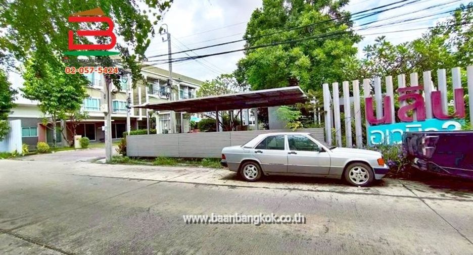 For sale 3 bedrooms townhouse in Saphan Sung, Bangkok