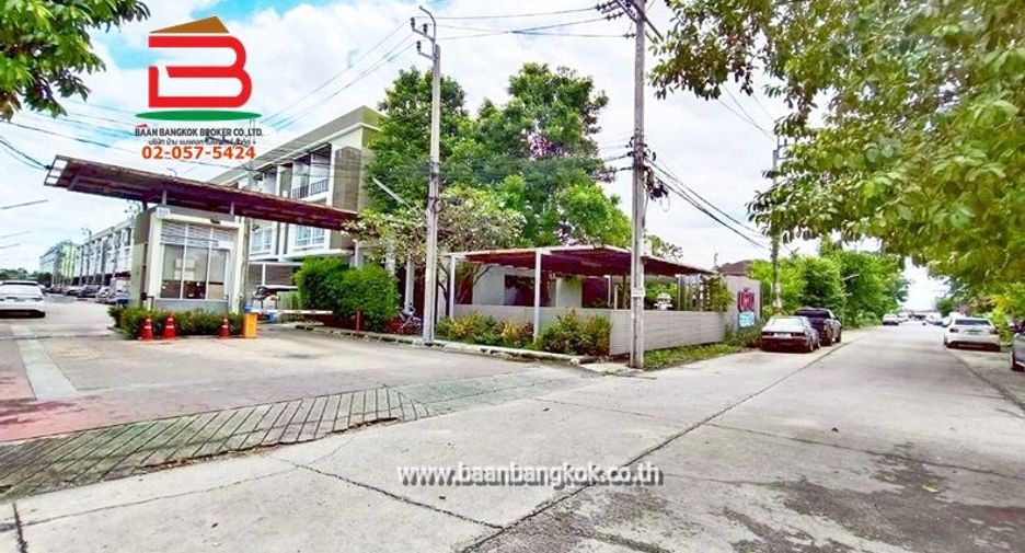 For sale 3 bedrooms townhouse in Saphan Sung, Bangkok