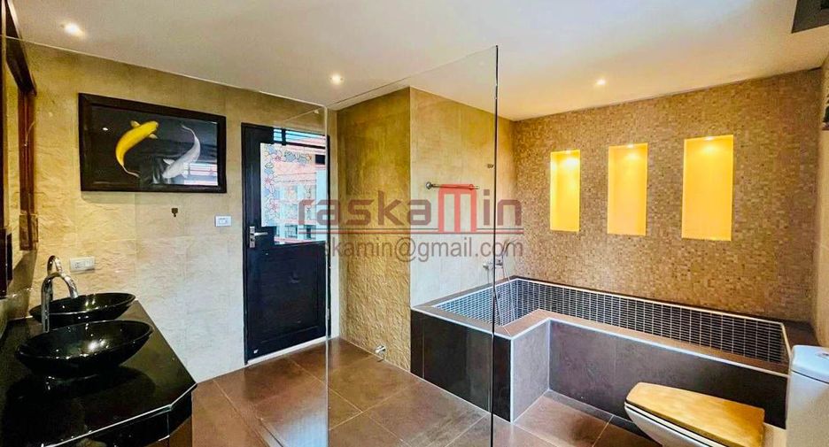 For sale 3 bedrooms condo in Bang Lamung, Chonburi