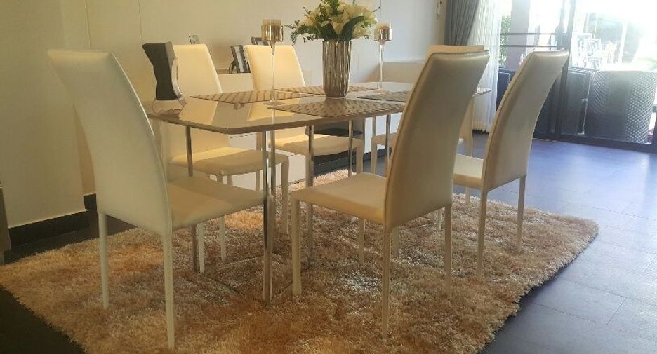 Casa adosada en venta de 4 habitaciones en Mueang Rayong, Rayong
