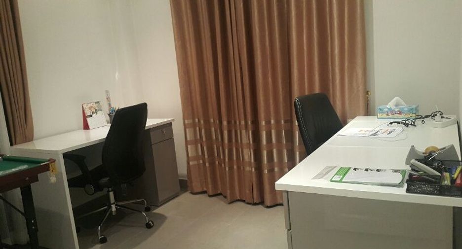 Casa adosada en venta de 4 habitaciones en Mueang Rayong, Rayong