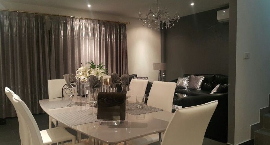 Casa adosada en venta de 4 habitaciones en Mueang Rayong, Rayong