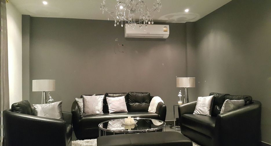 Casa adosada en venta de 4 habitaciones en Mueang Rayong, Rayong