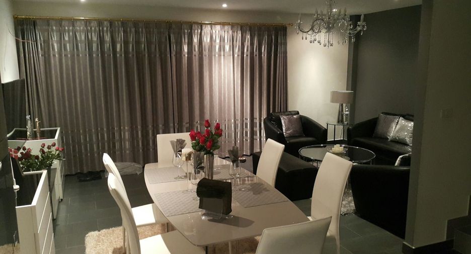 Casa adosada en venta de 4 habitaciones en Mueang Rayong, Rayong