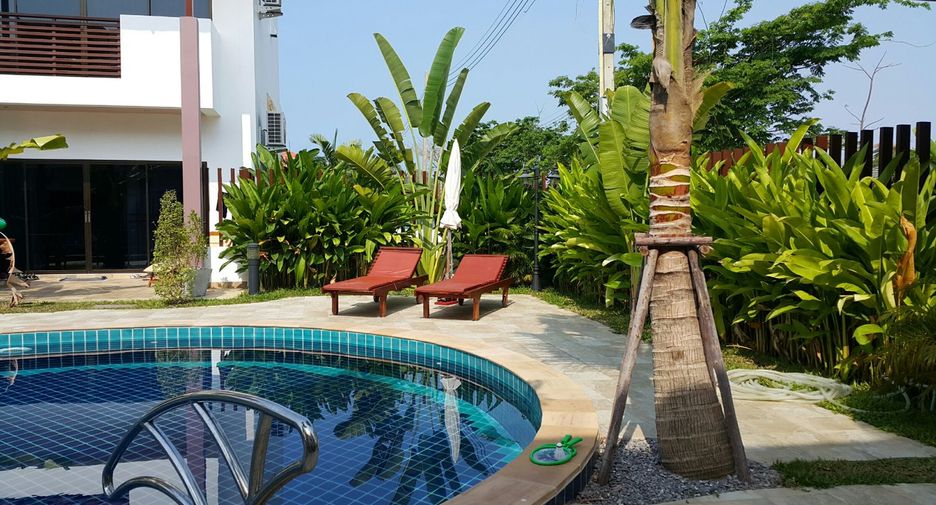Casa adosada en venta de 4 habitaciones en Mueang Rayong, Rayong