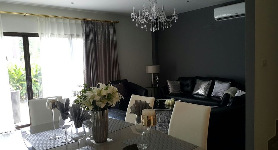 Casa adosada en venta de 4 habitaciones en Mueang Rayong, Rayong