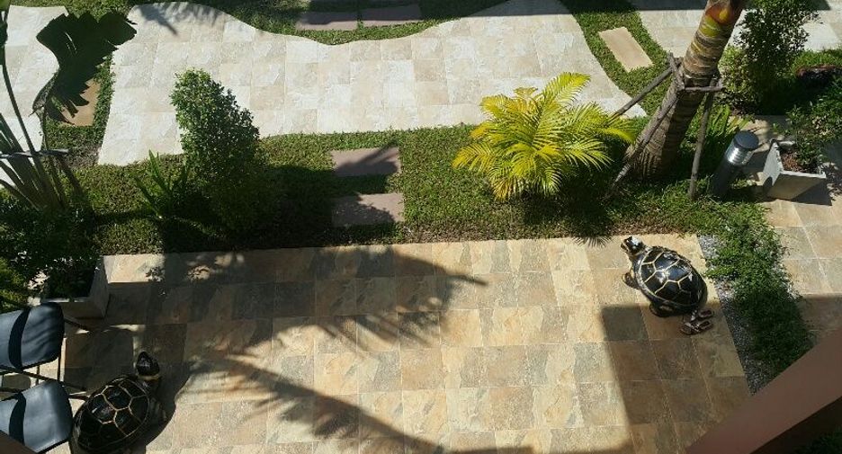 Casa adosada en venta de 4 habitaciones en Mueang Rayong, Rayong