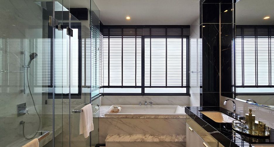 For sale 5 bedrooms house in Bang Phli, Samut Prakan