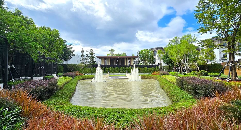 For sale 5 bedrooms house in Bang Phli, Samut Prakan