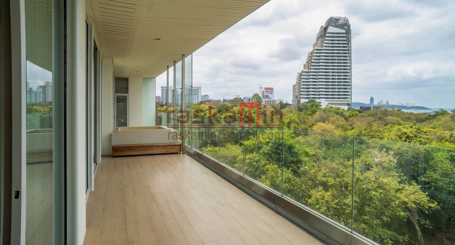 For rent 2 bedrooms condo in North Pattaya, Pattaya