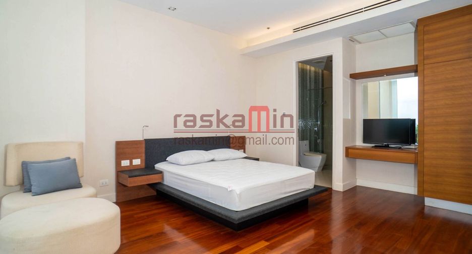 For rent 2 bedrooms condo in North Pattaya, Pattaya