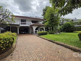 For sale 5 bedrooms house in Suan Luang, Bangkok