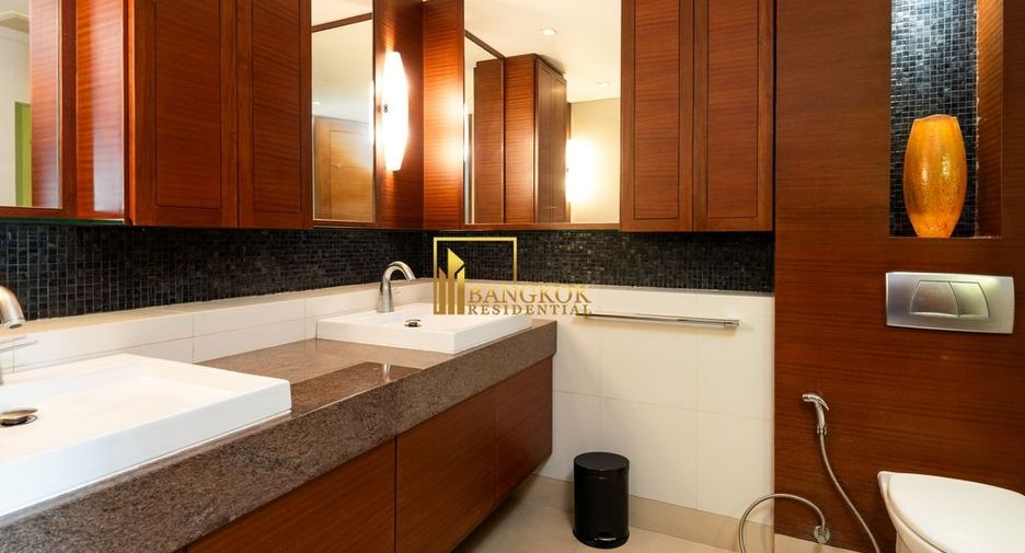 For sale 4 bedrooms condo in Khlong Toei, Bangkok