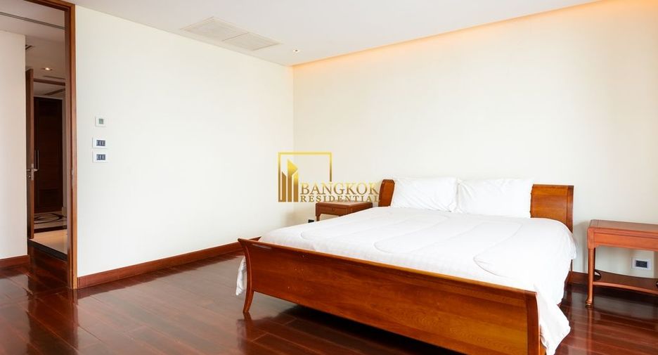 For sale 4 bedrooms condo in Khlong Toei, Bangkok