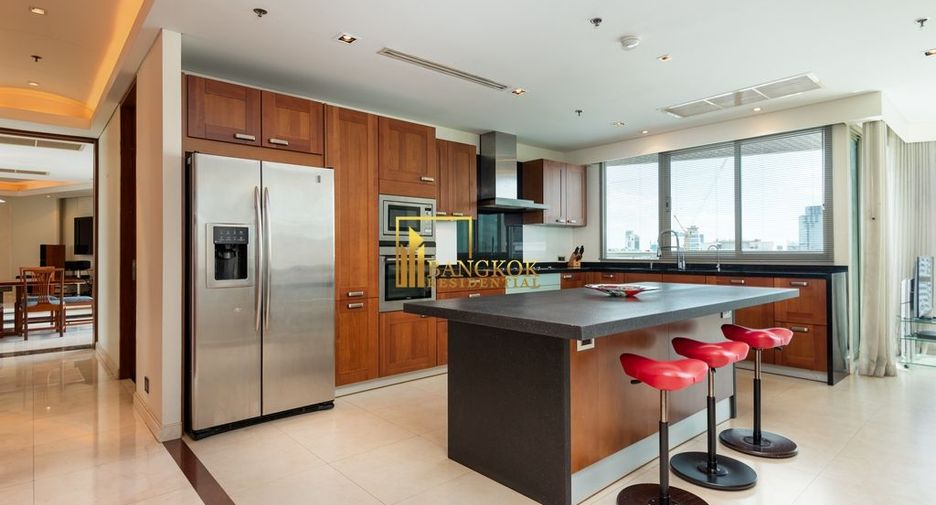 For sale 4 bedrooms condo in Khlong Toei, Bangkok