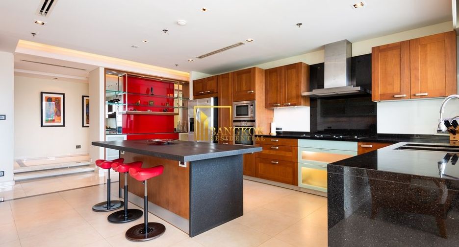 For sale 4 bedrooms condo in Khlong Toei, Bangkok
