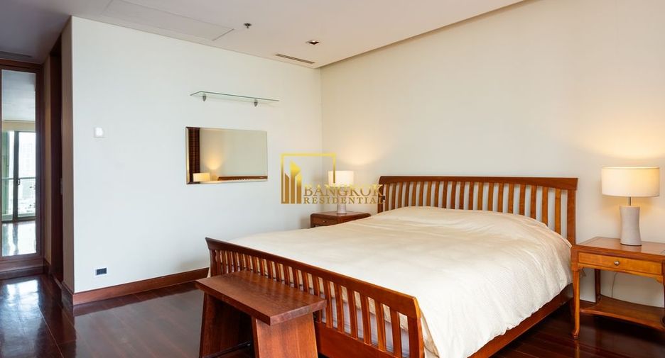 For sale 4 bedrooms condo in Khlong Toei, Bangkok