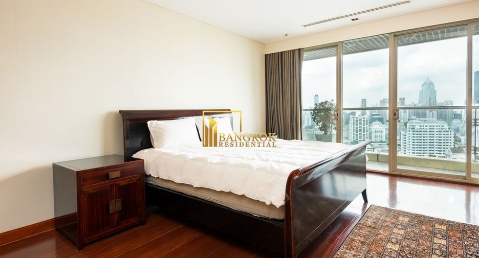 For sale 4 bedrooms condo in Khlong Toei, Bangkok