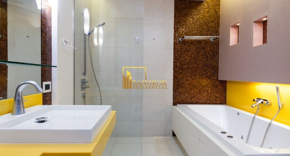 For sale 4 bedrooms condo in Khlong Toei, Bangkok