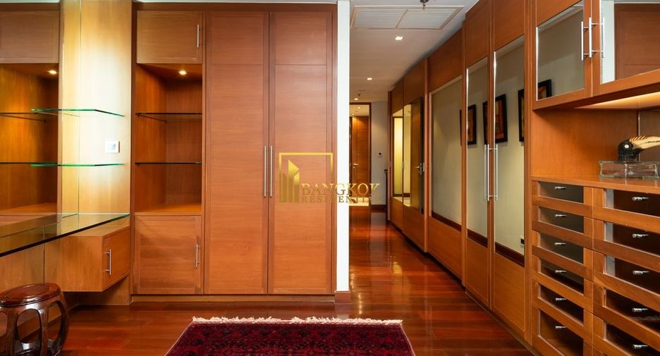 For sale 4 bedrooms condo in Khlong Toei, Bangkok