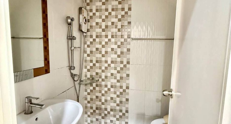 For sale 4 bedrooms townhouse in Mueang Chiang Mai, Chiang Mai