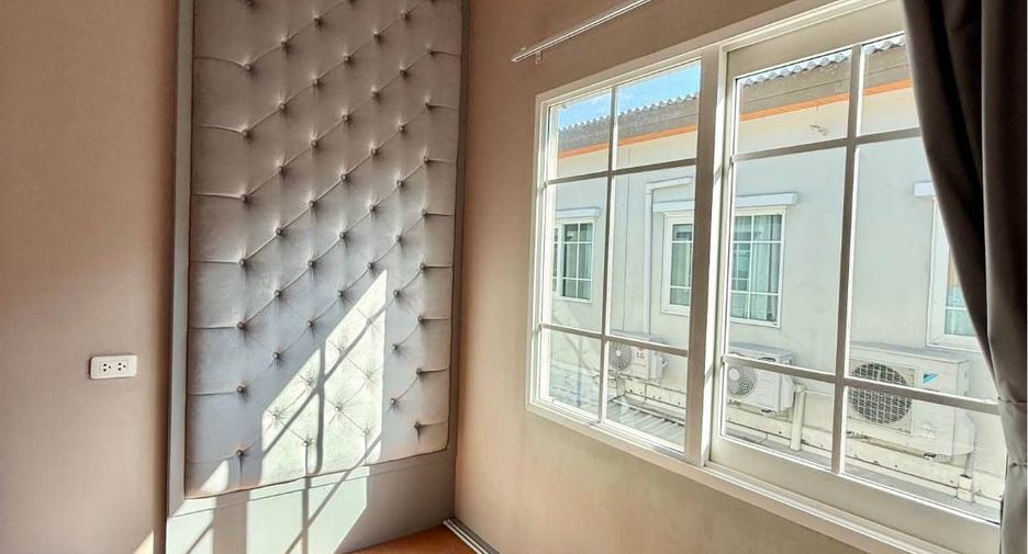 For sale 4 bedrooms townhouse in Mueang Chiang Mai, Chiang Mai